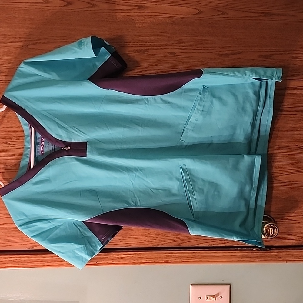 Healing Hands (purple label yoga) lg scrub top